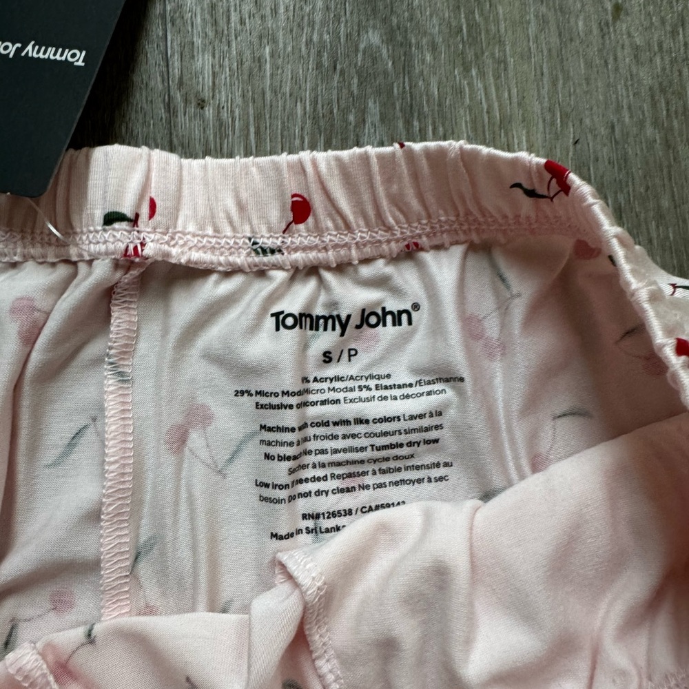 NWT Tommy John downtime pink cherries pajama pants size small - Picture 6 of 7